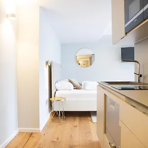 Blackhome I Contactless Check-in Апарт-отель