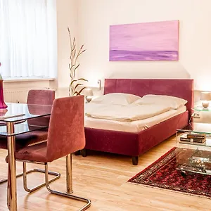 - Cav Aparthotel