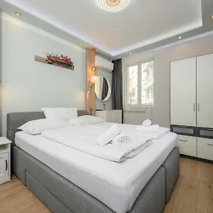 4* Apartmanhotel Elegance Palais Palffy
